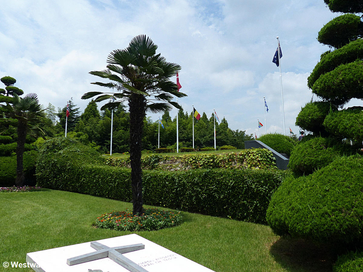 Flags in the United Nations Memorial Cemetery 