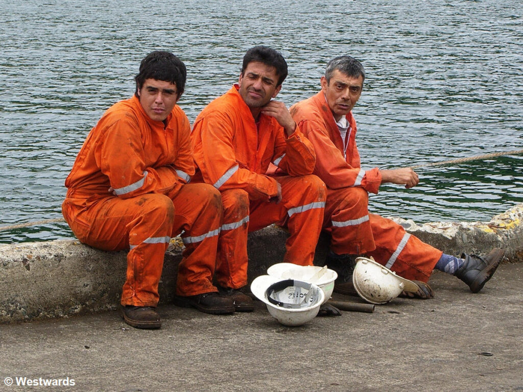 Ship workers in Puerto Montt