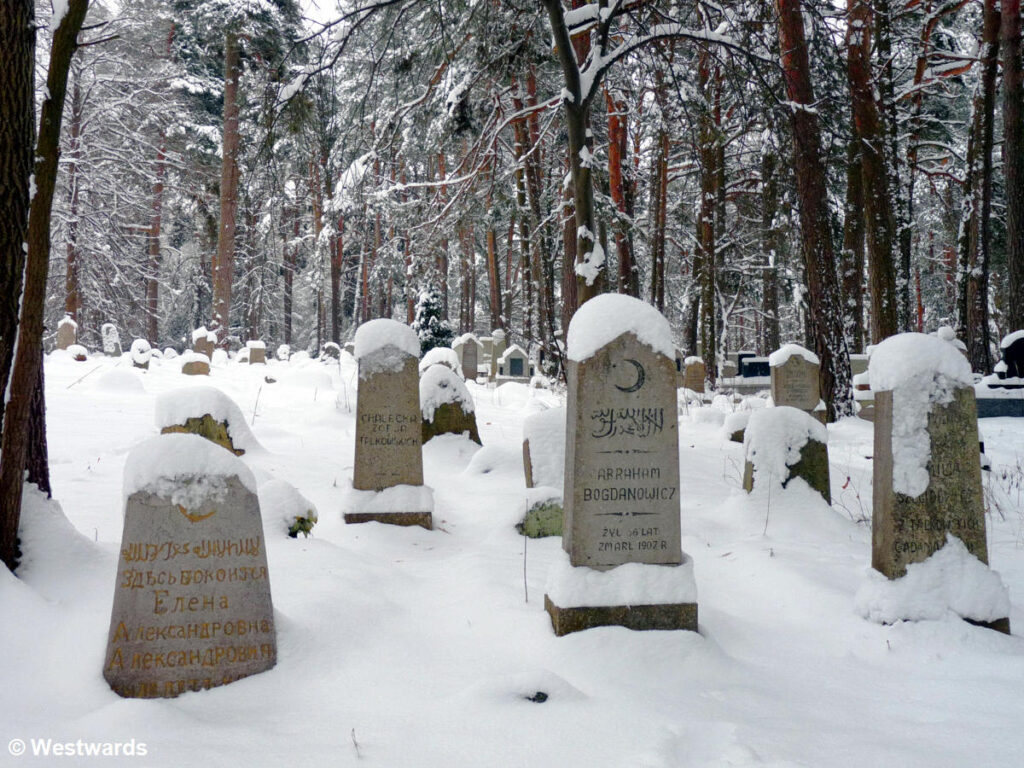 Krusznyani muslim cemetery in winter