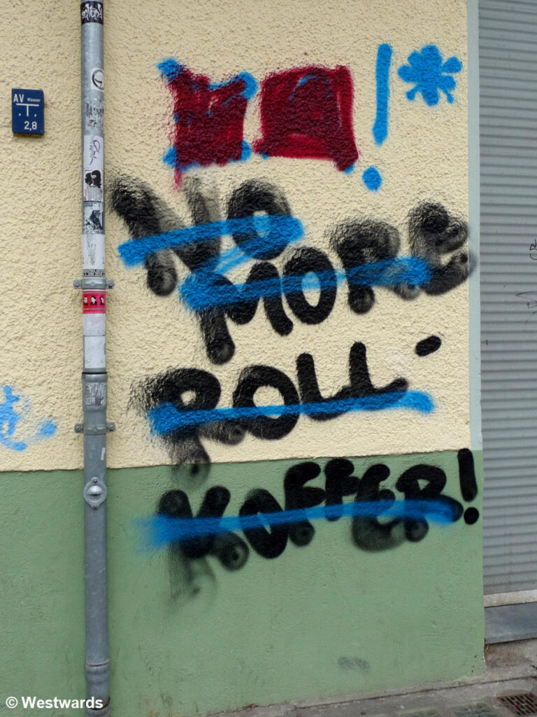 20121014 Neukoelln Graffiti Rollkoffer P1380100