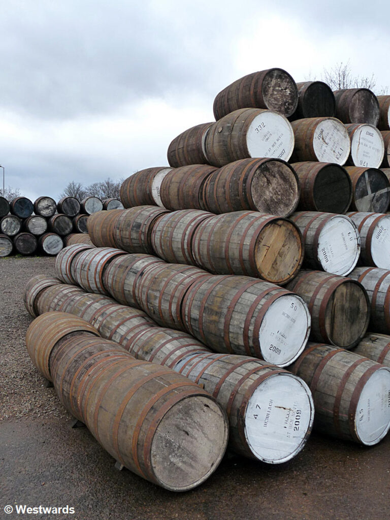 20130426 Fort William Ben Nevis Whisky Distillery casks P1430207