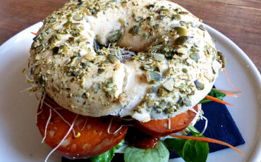 Vegan salami Bagel