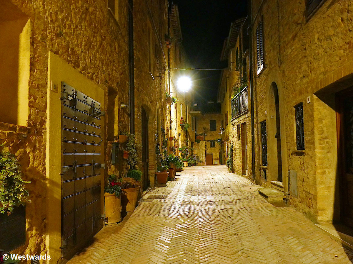 Pienza street at night