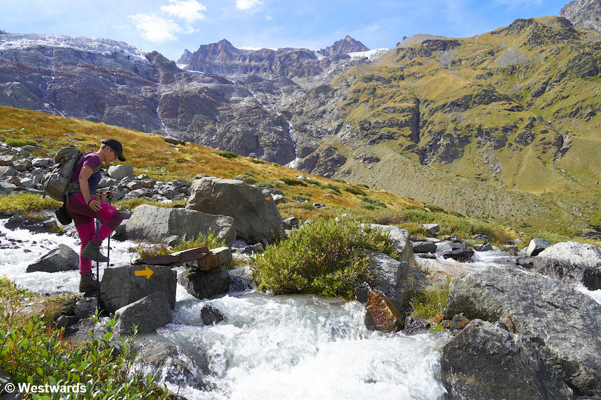Hike to the Alpe Money in the Aosta Valley