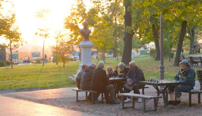 chess players in Belgrad's Kalemegdan Park