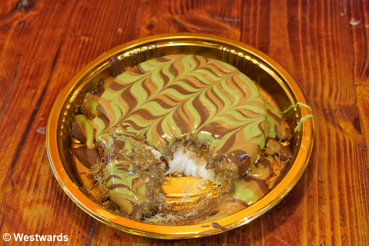 Now that's a vegetarian dish we like: Kunafa with pistachios